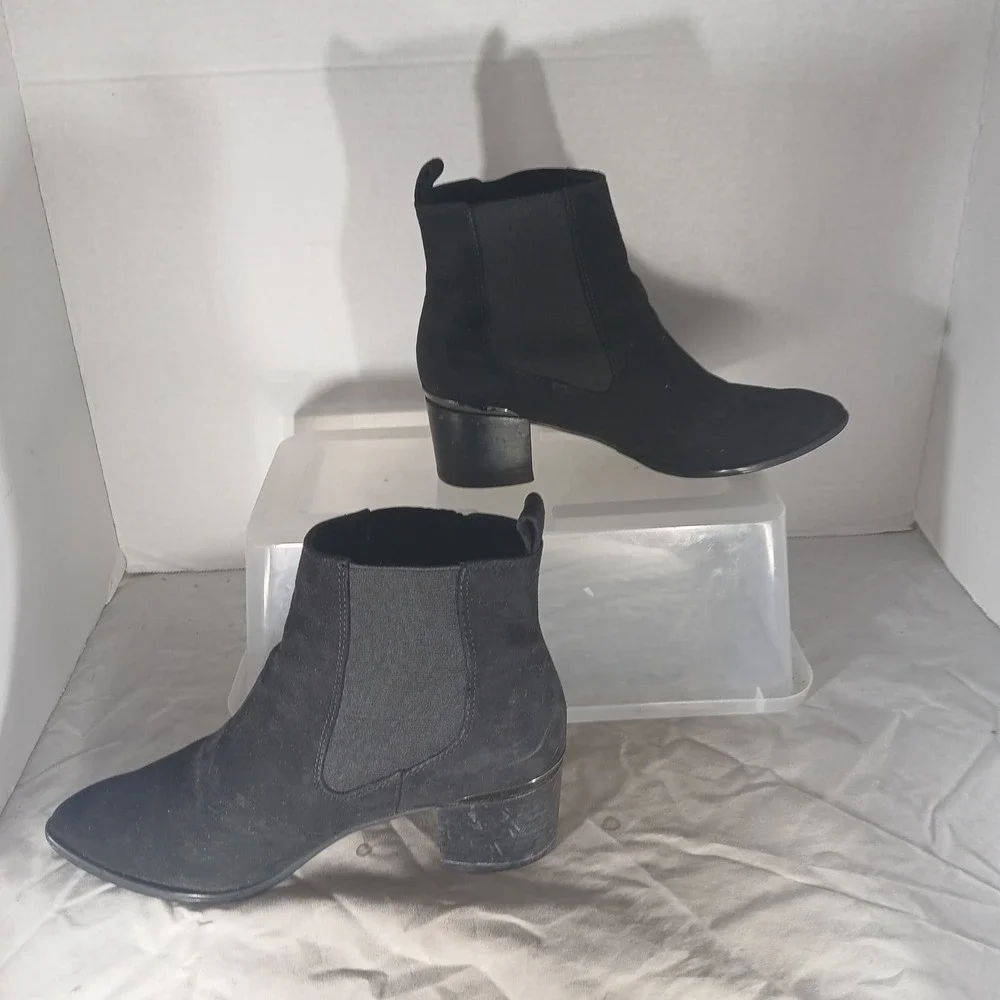 Nine West Taye Ankle Boots 8M Black Faux Suede Pointed Toe Block Heel‎ Booties